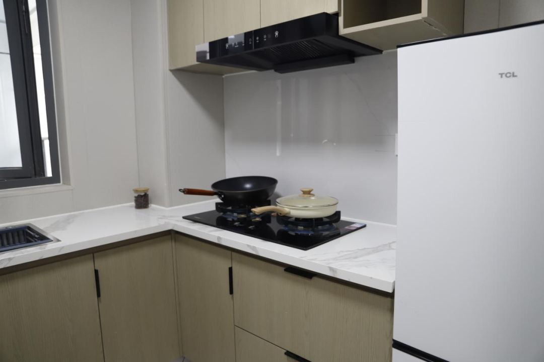 1999449419455266816.png 图片