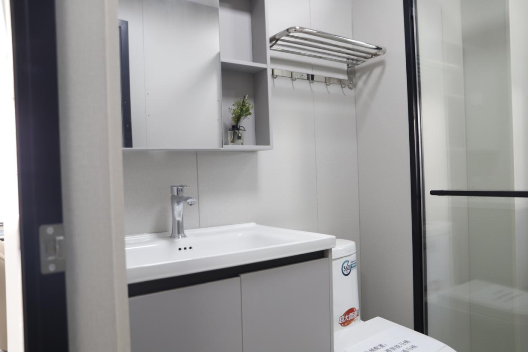 1999449419530764288.png 图片