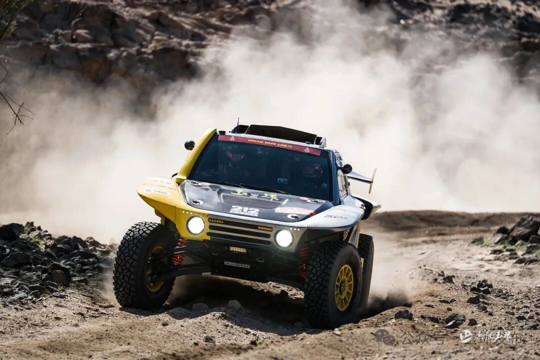 2015218210546044928.jpg 图片