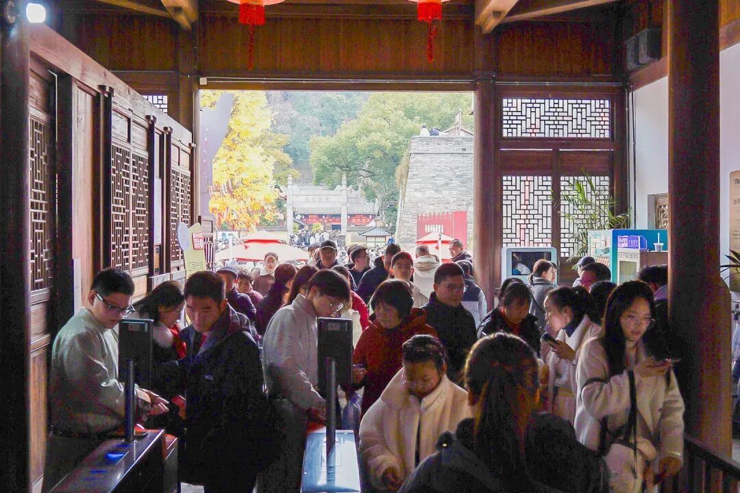 2030828327639371776.jpg 图片