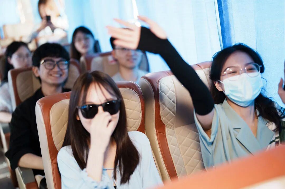 2057773928205463552.jpg 图片