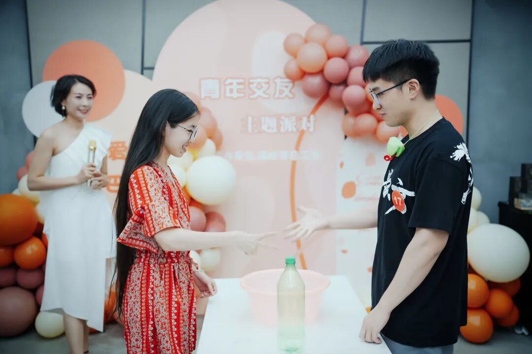 2057776179271643136.jpg 图片