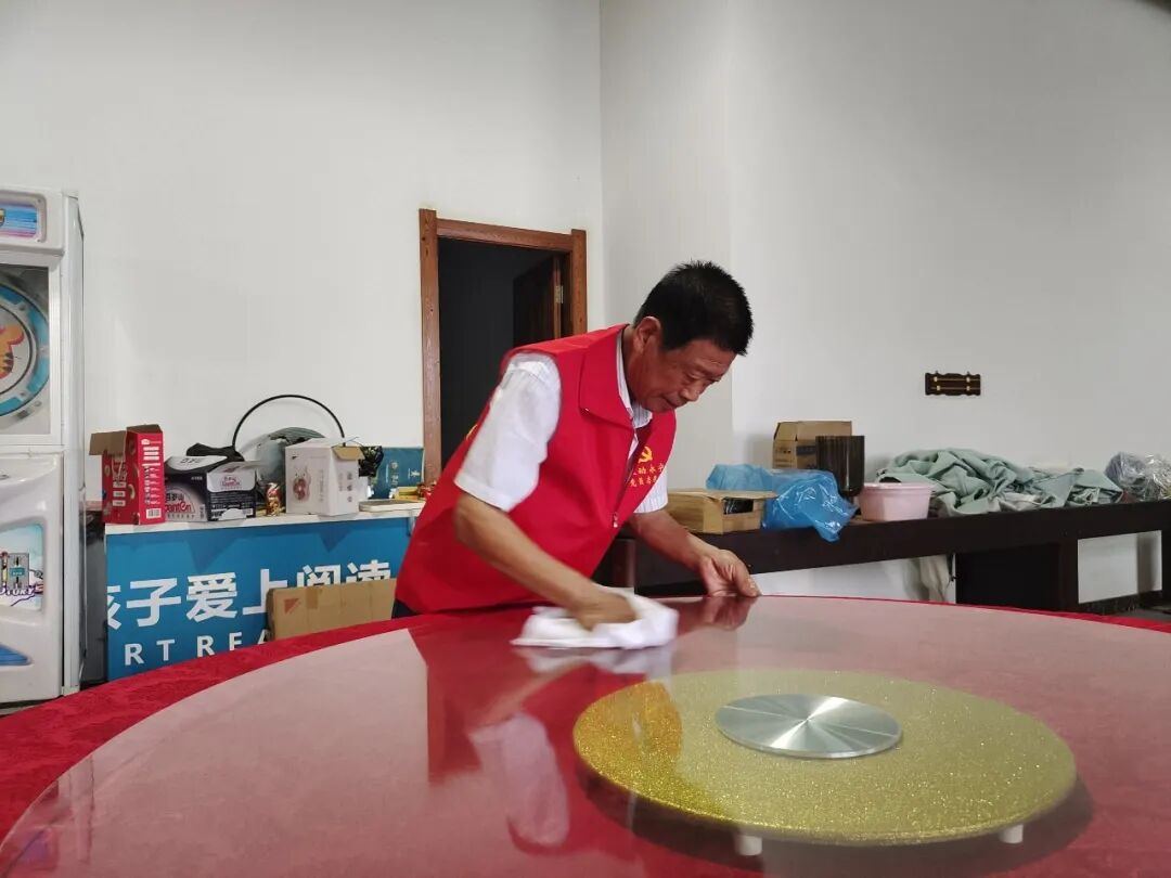 2086705687978512384.jpg 图片