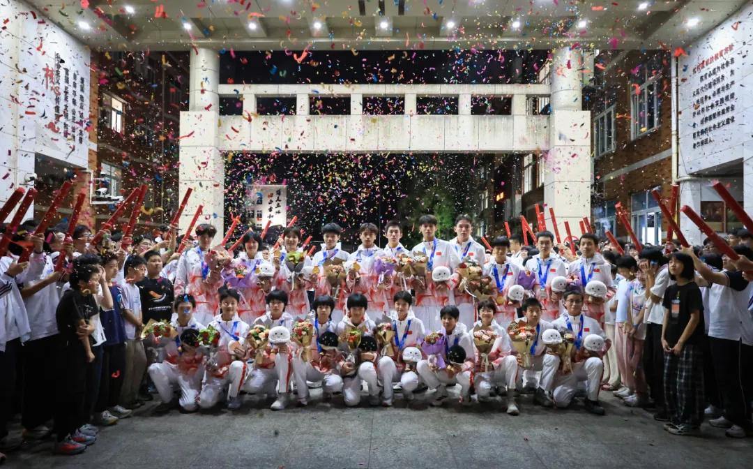2099000789966983168.webp 图片