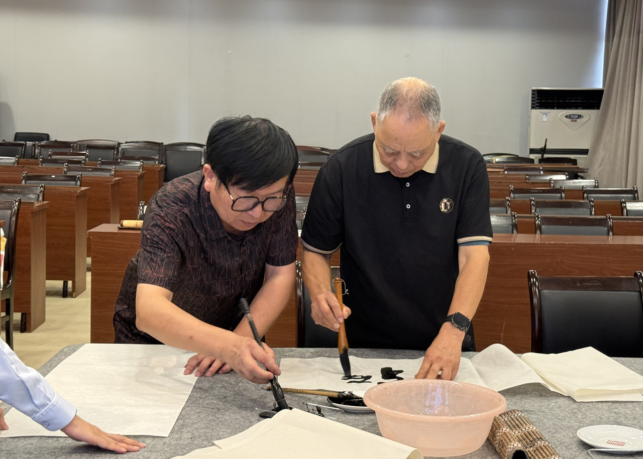 银龄花开台州首届老年书画展(11136199)-20261018210830.jpg
