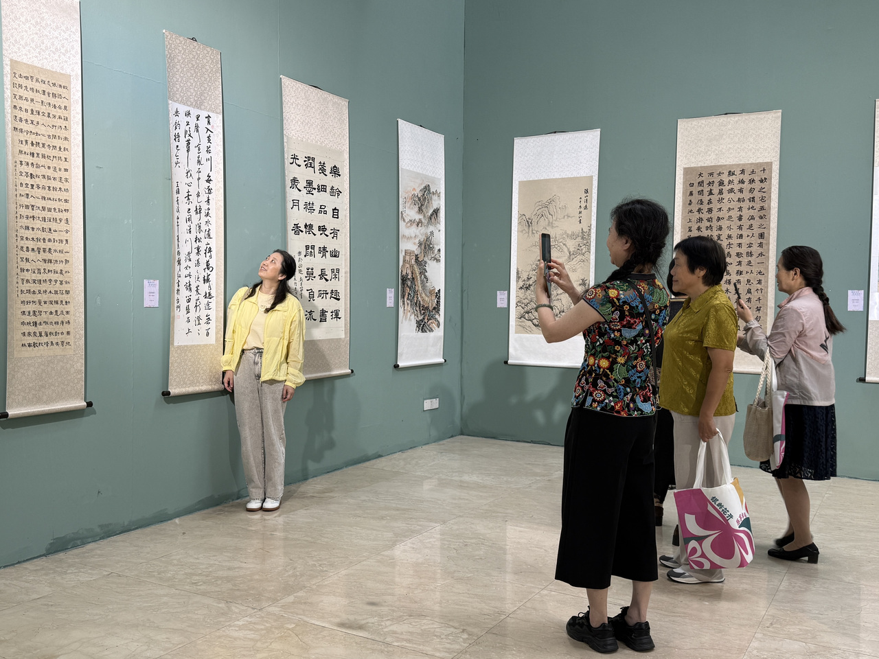 银龄花开台州首届老年书画展(11136202)-20261018211553.jpg