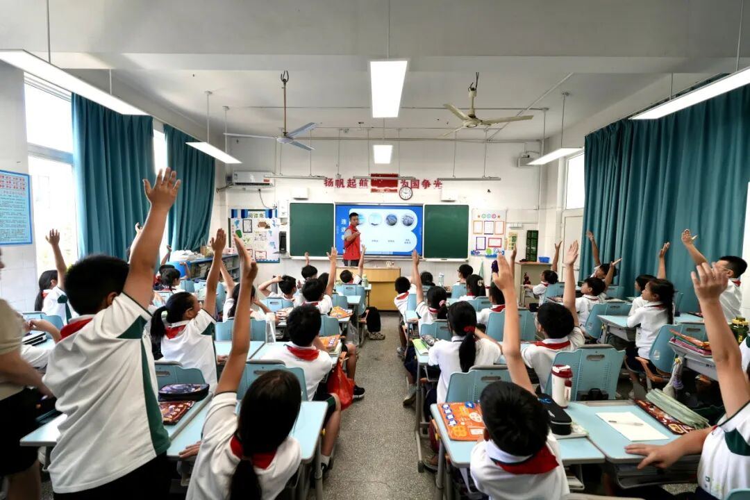 2113452963400716288.jpg 图片