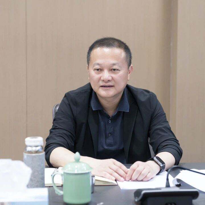 王正飞在县社会治理中心接待群众时强调：用心用力做好“送上门来的群众工作”