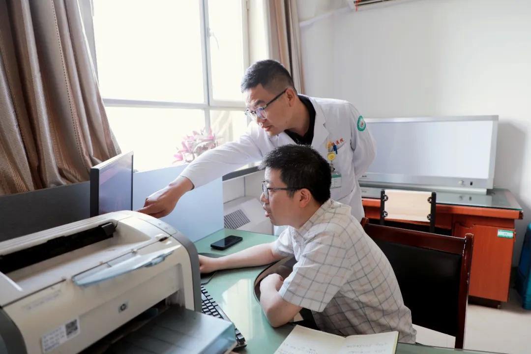 2064893396069068800.webp 图片