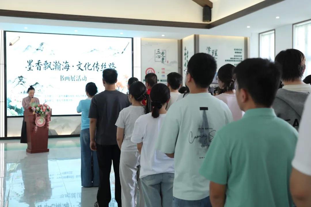 2064893050332590080.webp 图片