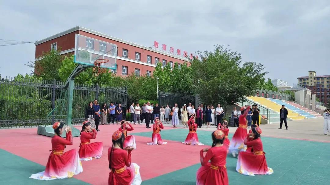 2066767860725657600.webp 图片