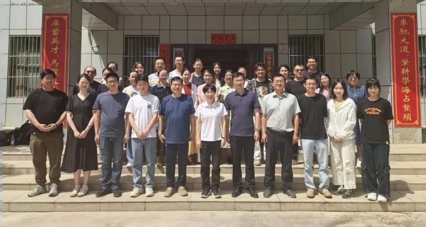 2069974028008800256.webp 图片