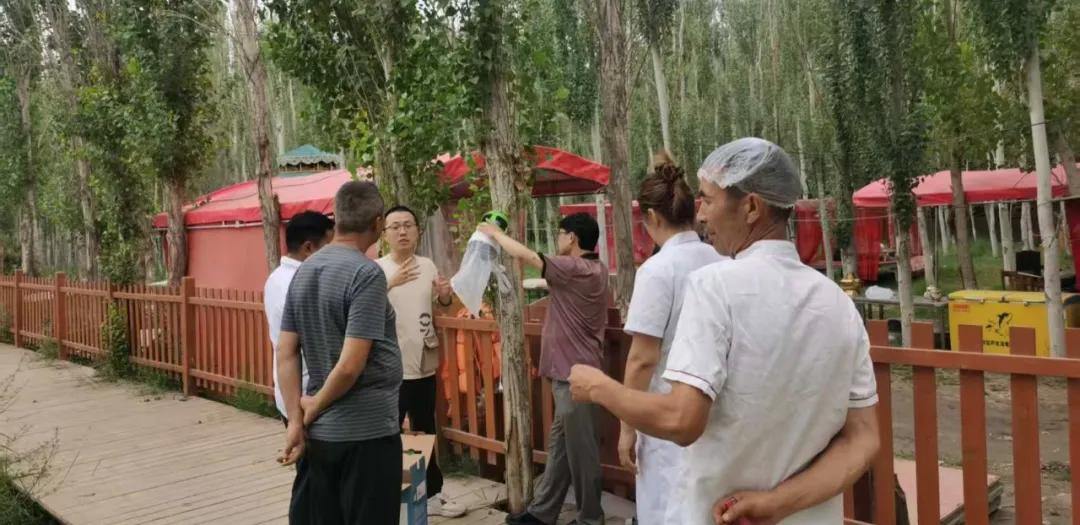 2076560866387410944.webp 图片