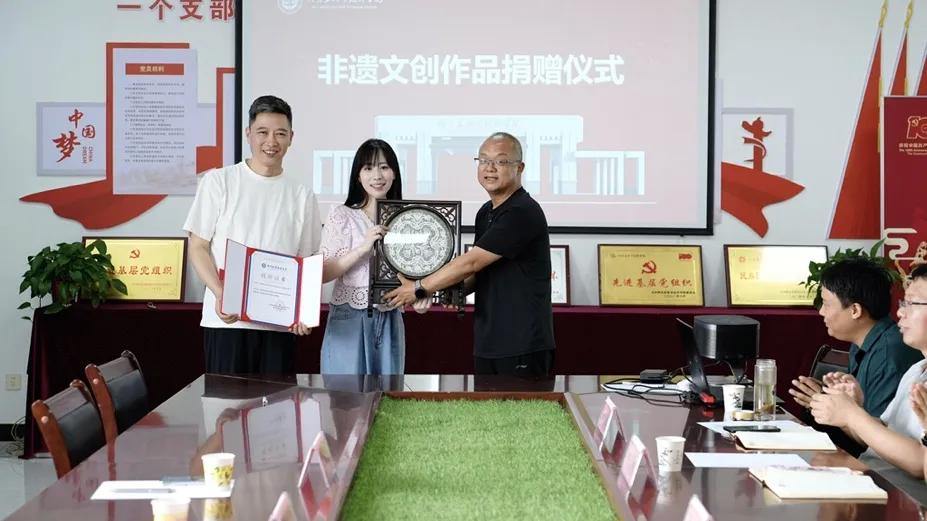 2078009064201080832.webp 图片