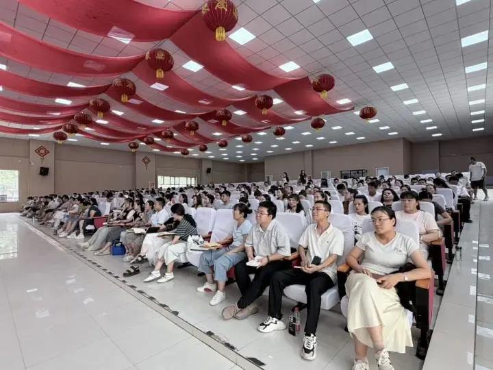 2082019686978883584.webp 图片