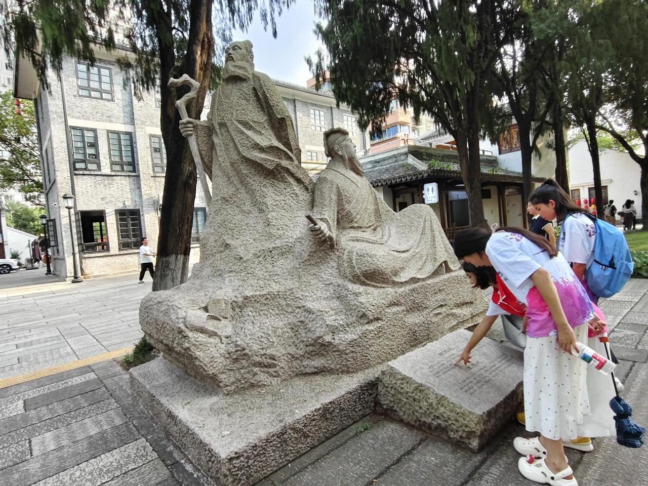 墨池王羲之雕像.jpg