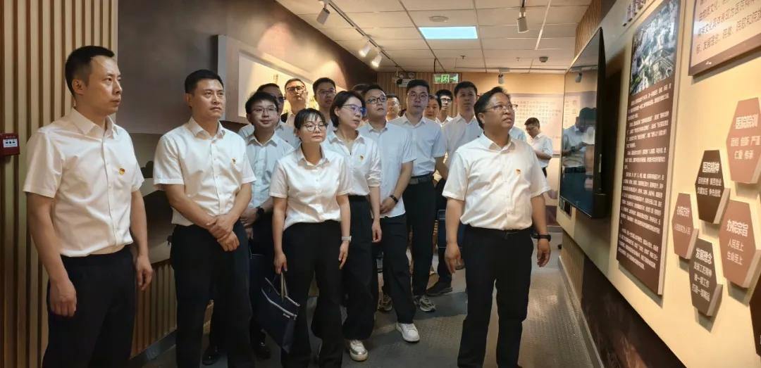 2064975338445680640.webp 图片