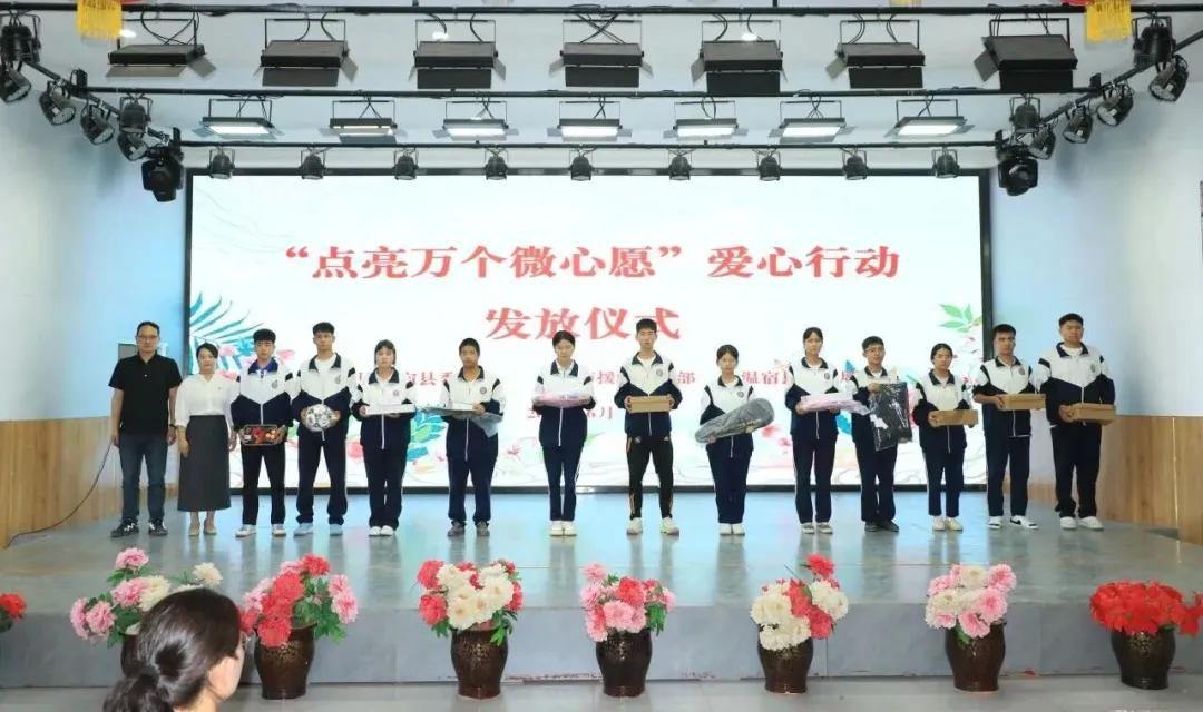 2068884597994569728.webp 图片
