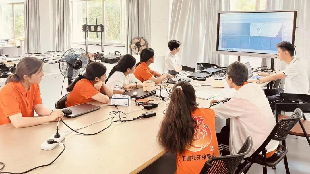 2069973466701873152.webp 图片