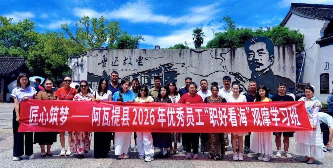 2076560214588375040.webp 图片