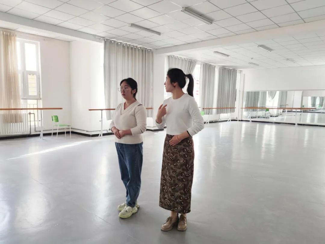 2046145941005606912.webp 图片
