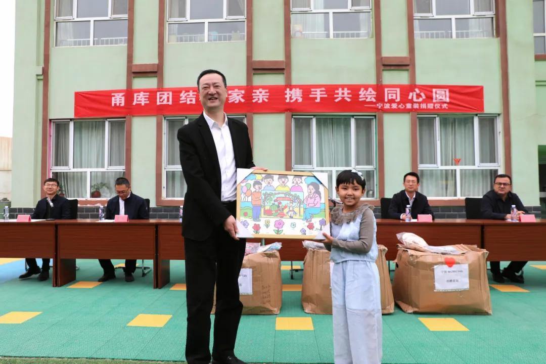 2046843126810615808.webp 图片