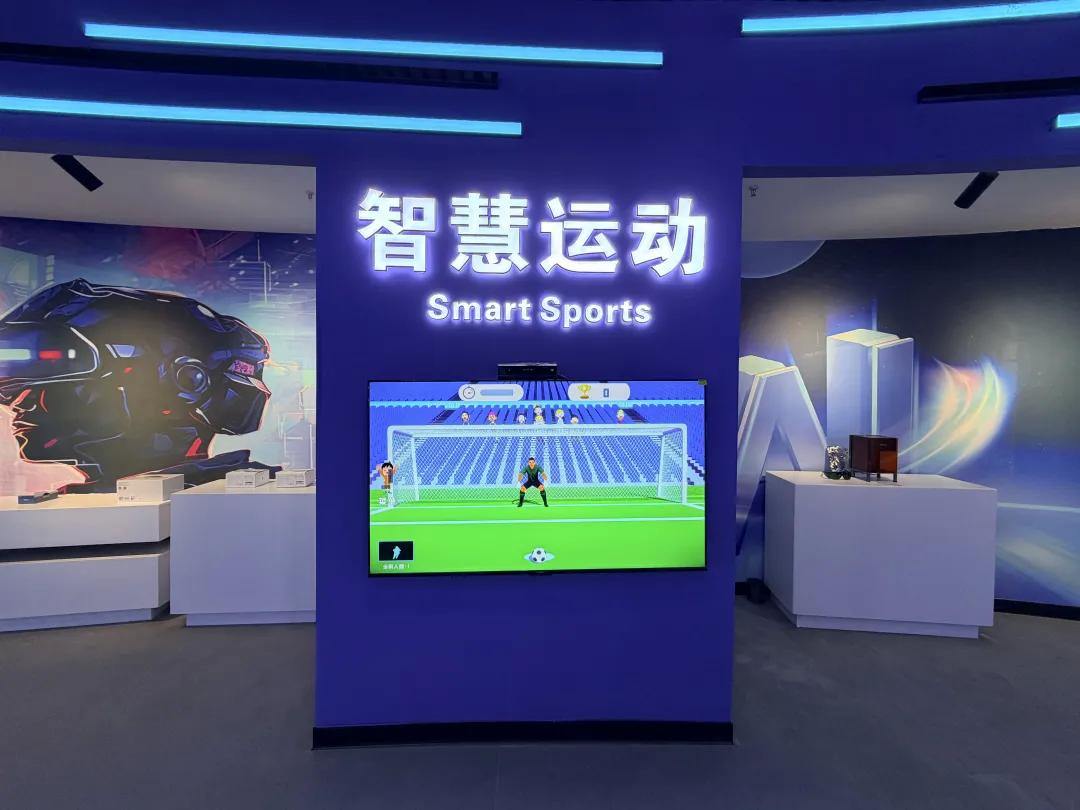 2046843801724461056.webp 图片