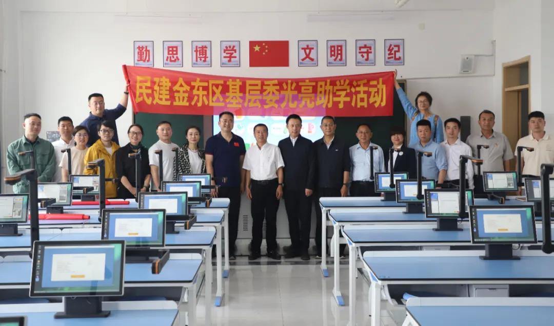2051844175409651712.webp 图片
