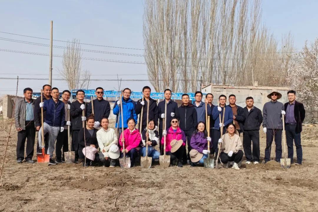 2053648879831687168.webp 图片