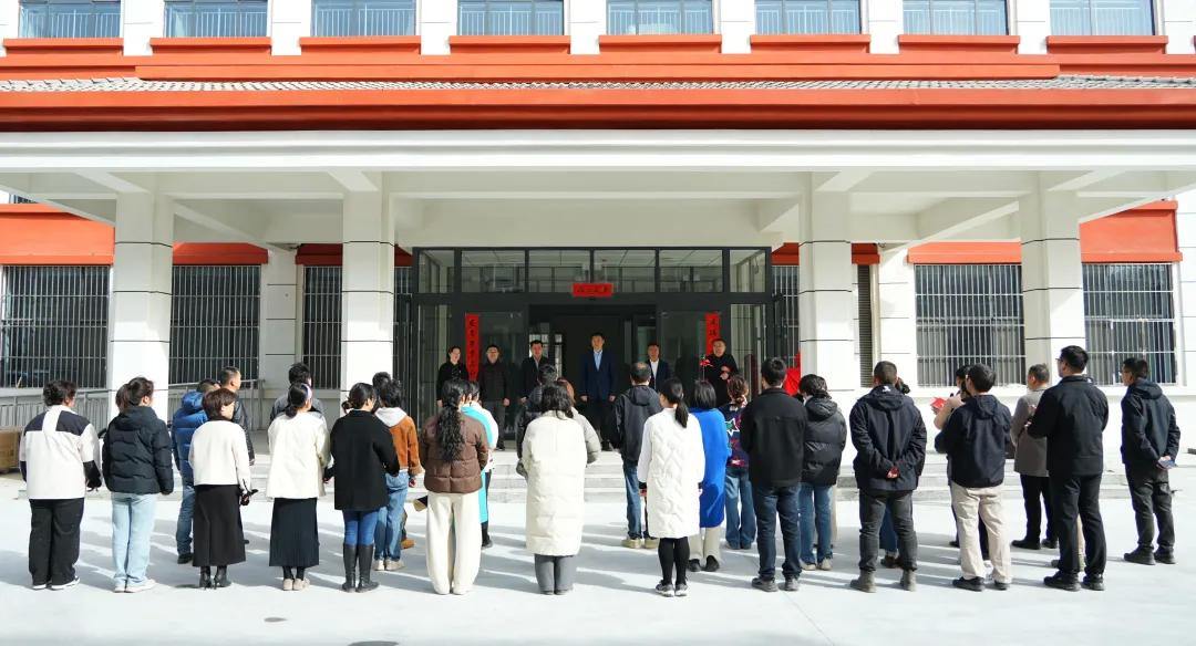 2053650465530257408.webp 图片