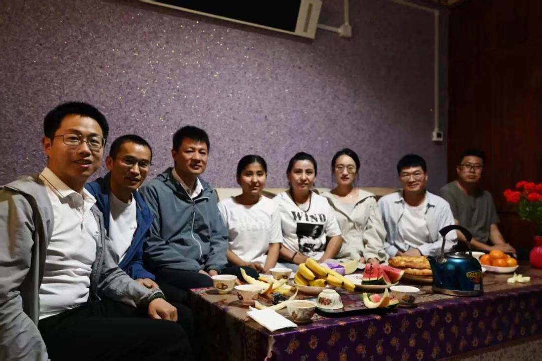 2059108047589945344.webp 图片