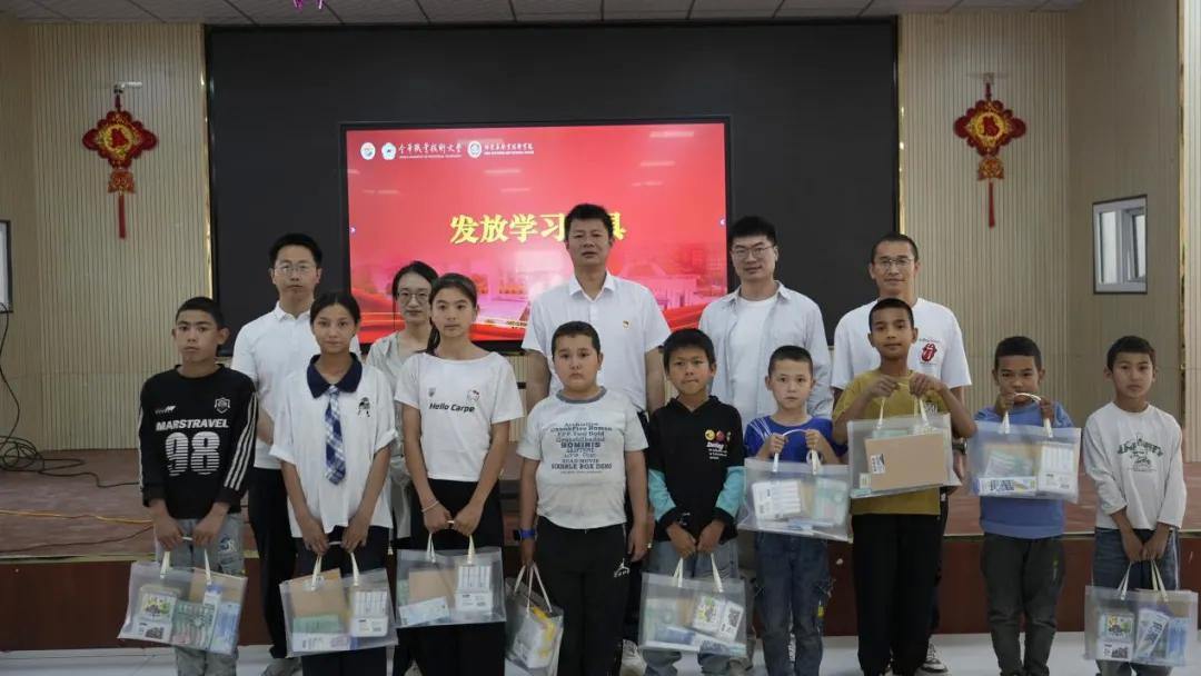 2059108047476699136.webp 图片