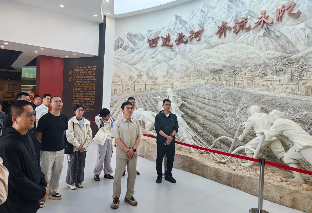 2061339762916012032.webp 图片
