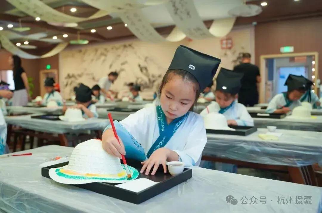 2064184222653820928.webp 图片