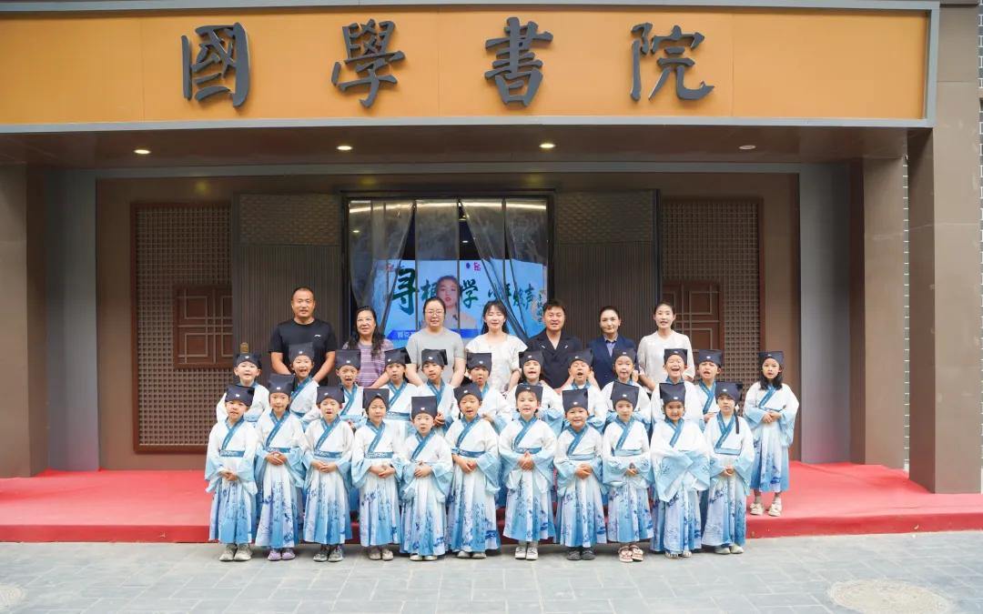 2064184222985170944.webp 图片