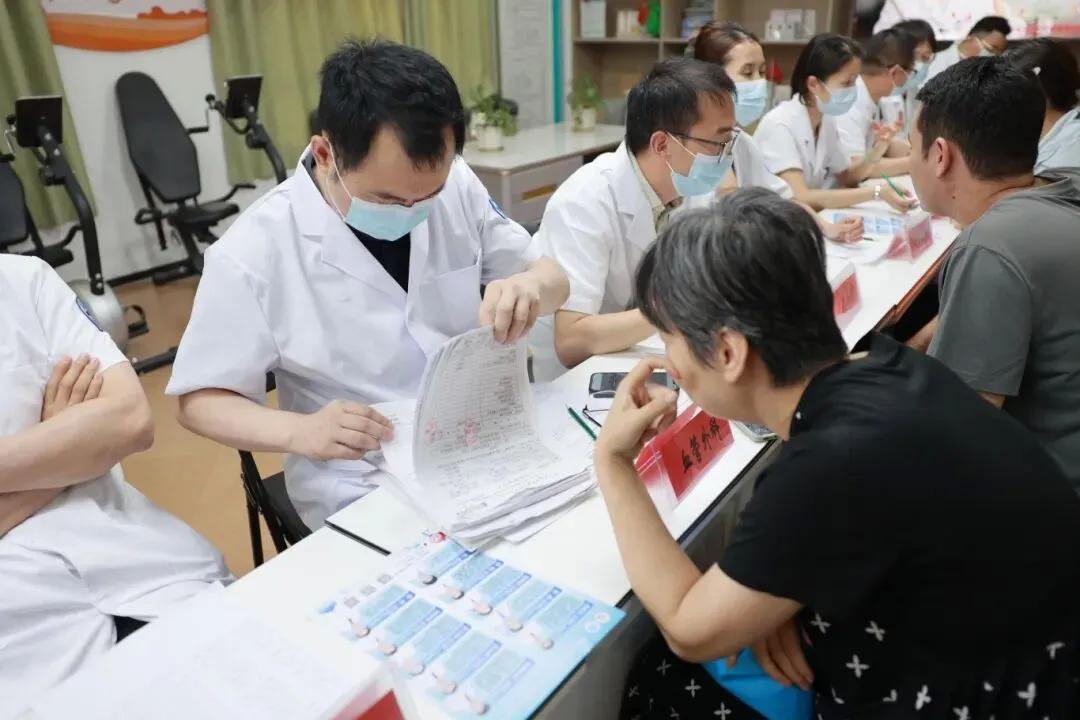 2067126973800329216.webp 图片