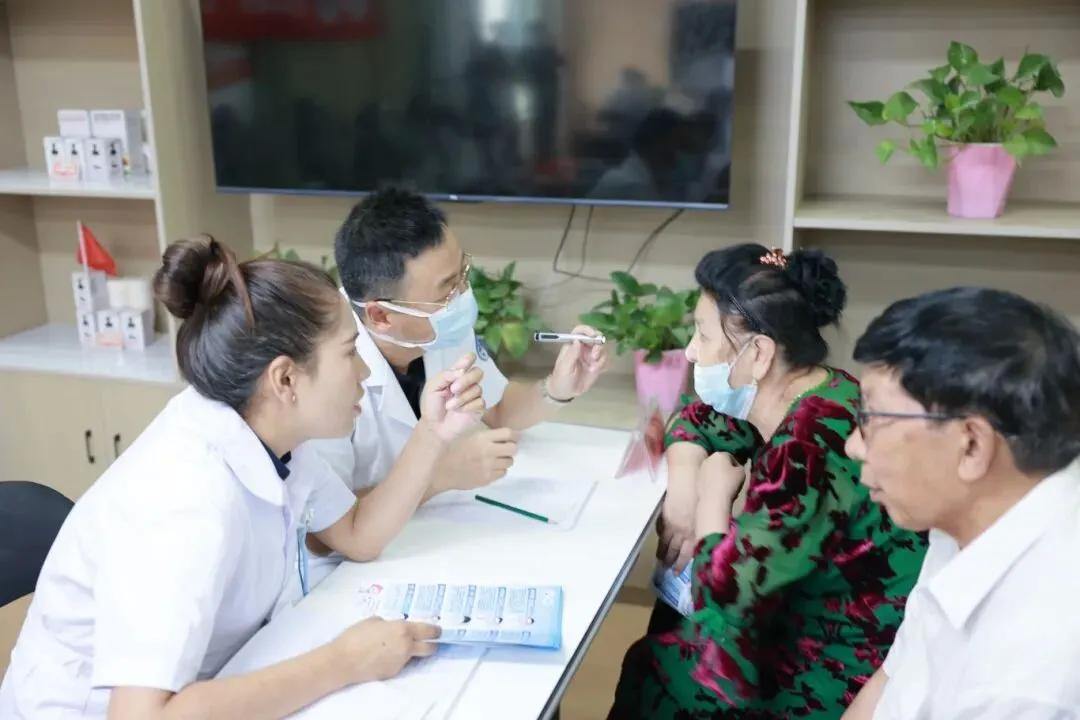 2067126973682888704.webp 图片