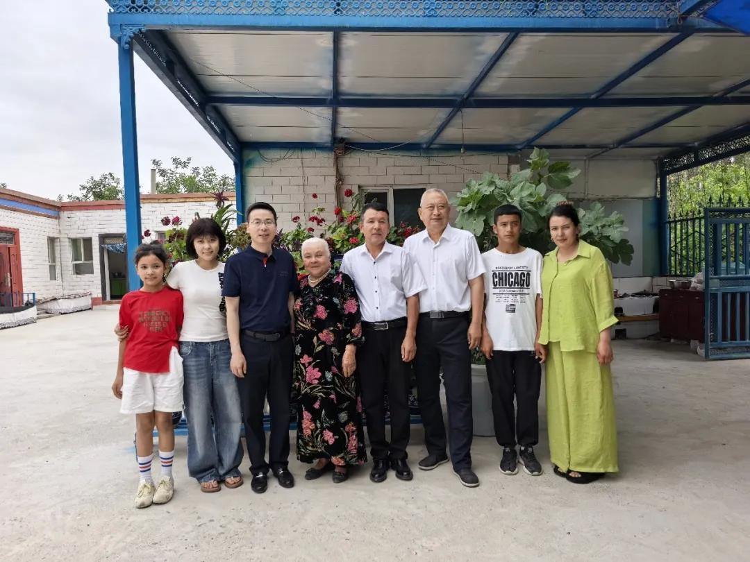 2068885103643082752.webp 图片