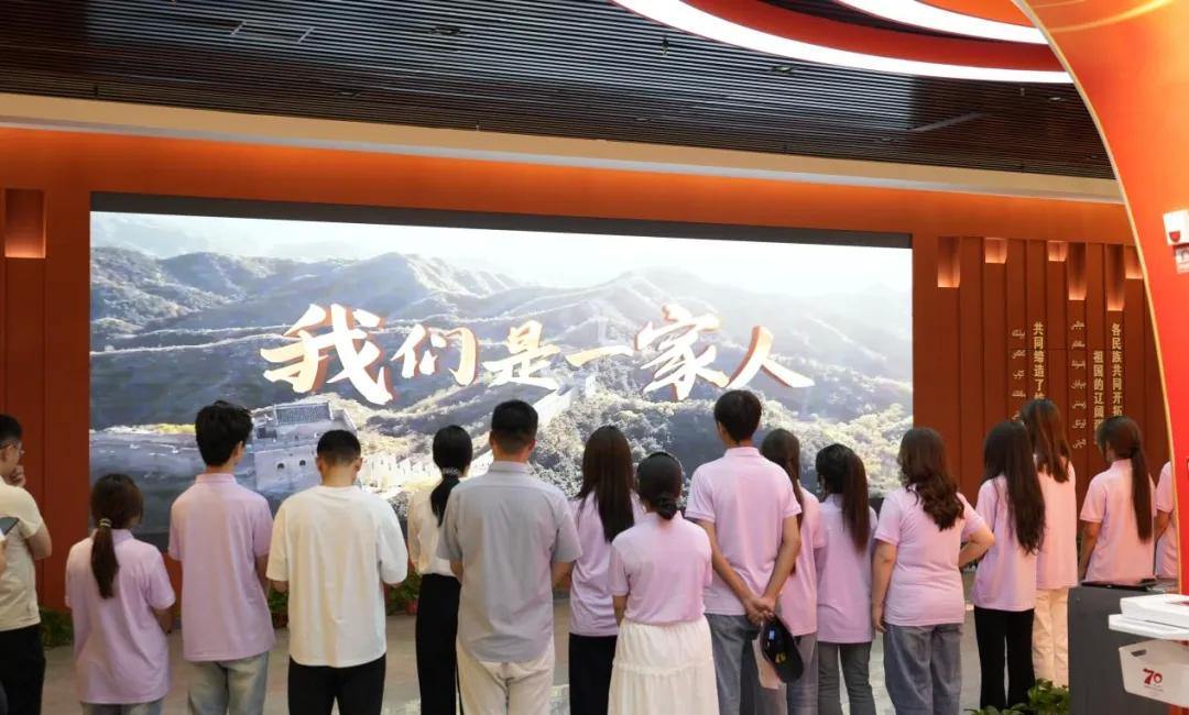 2072939640767102976.webp 图片