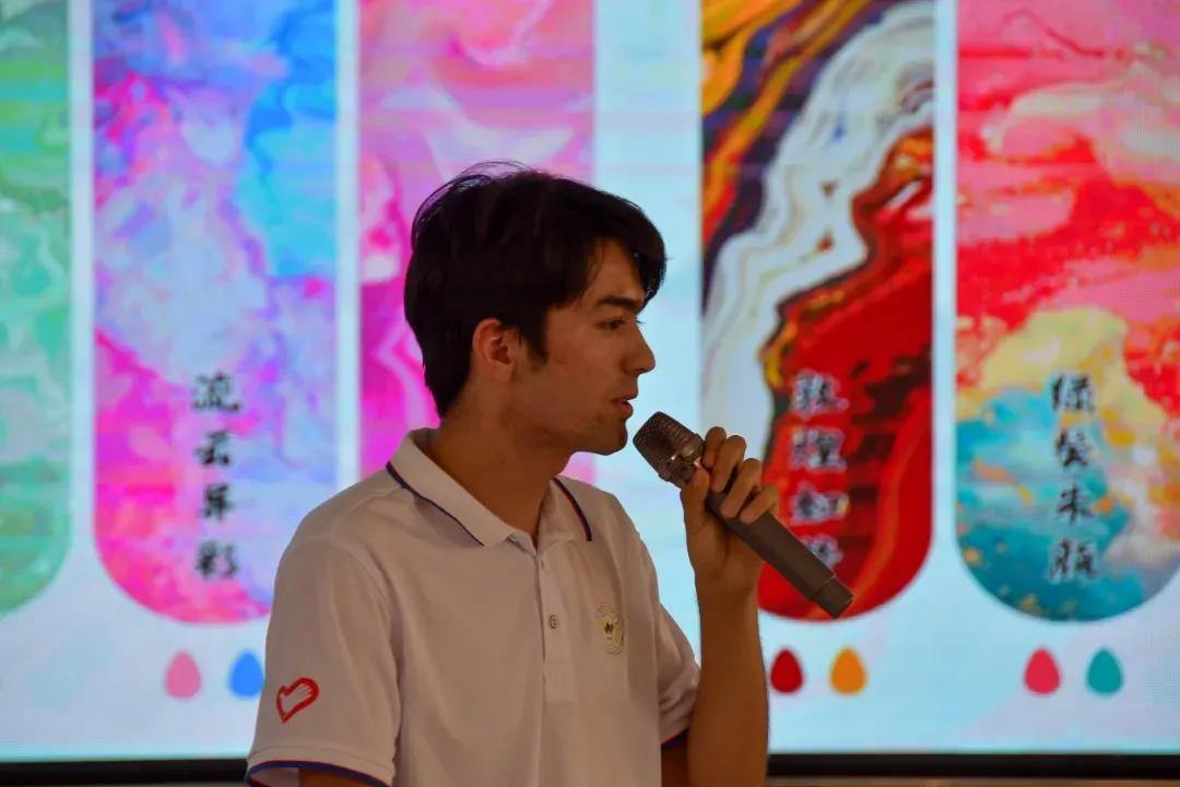 2075414648860950528.webp 图片