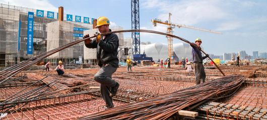 亚运场馆忙建设 空调工舍好休息