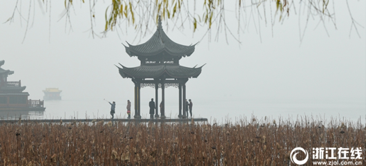 雾锁西湖