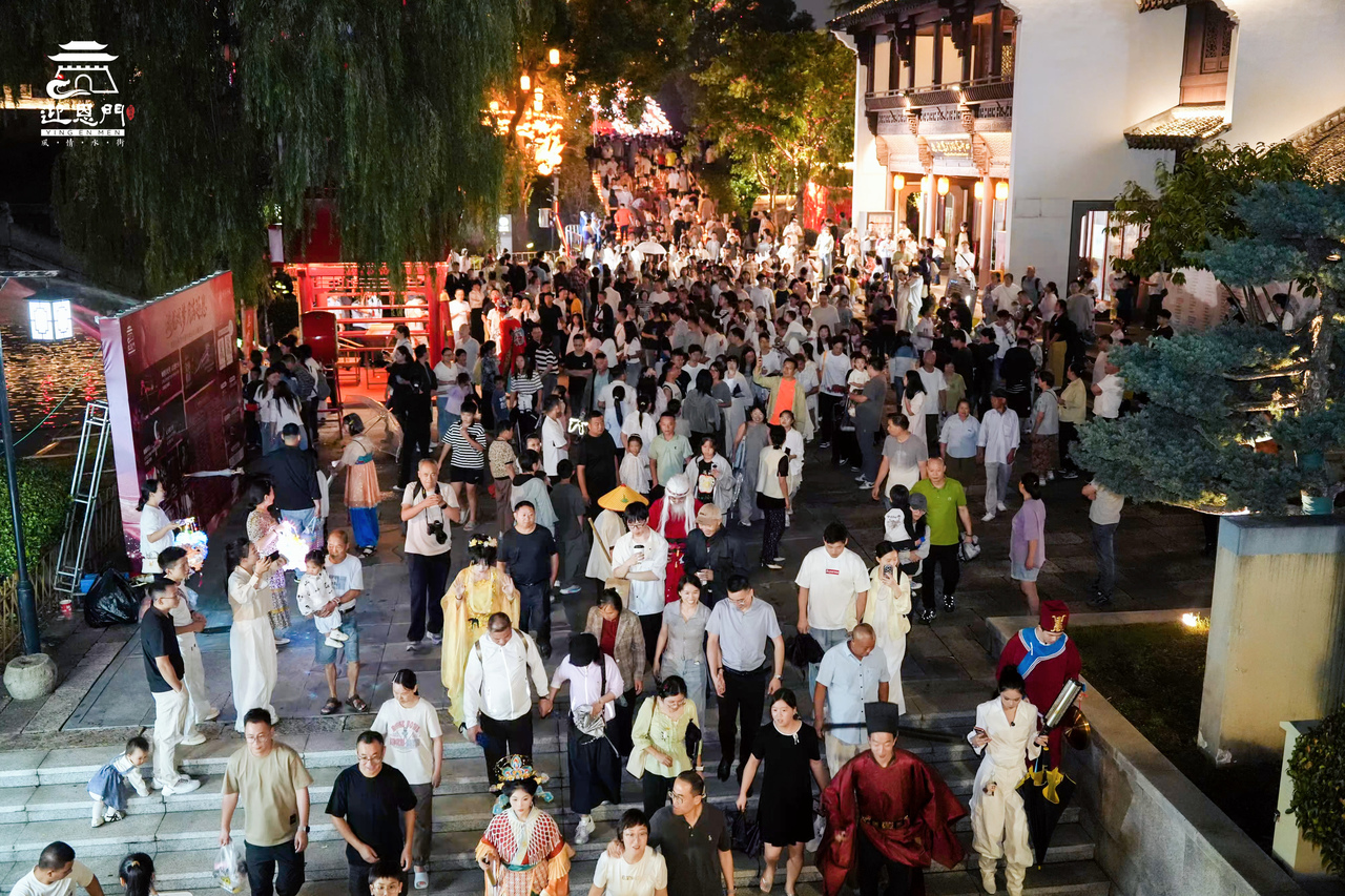 国庆假期 迎恩门水街越夜越精彩