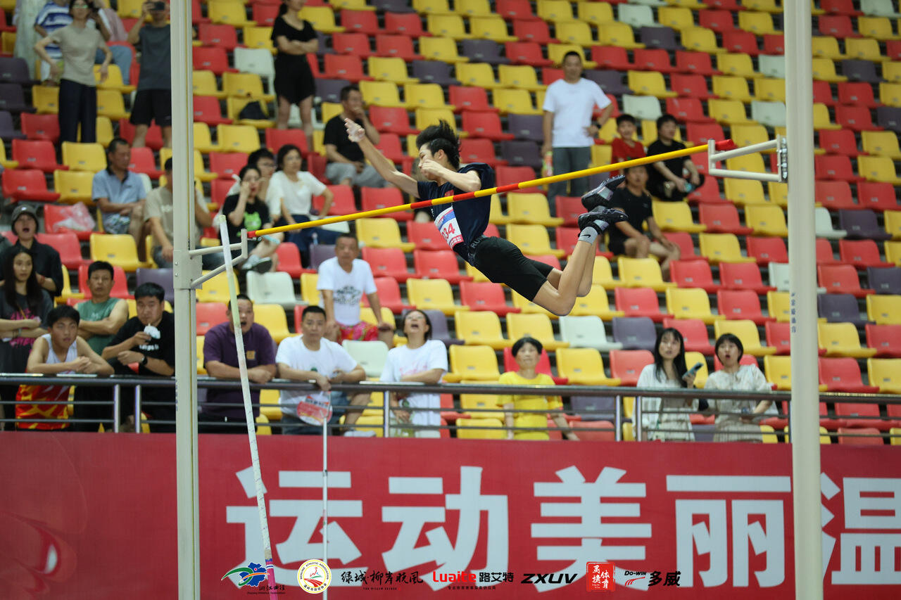 第一次跳进中国田径大众赛的撑竿跳,是哪些人在练?
