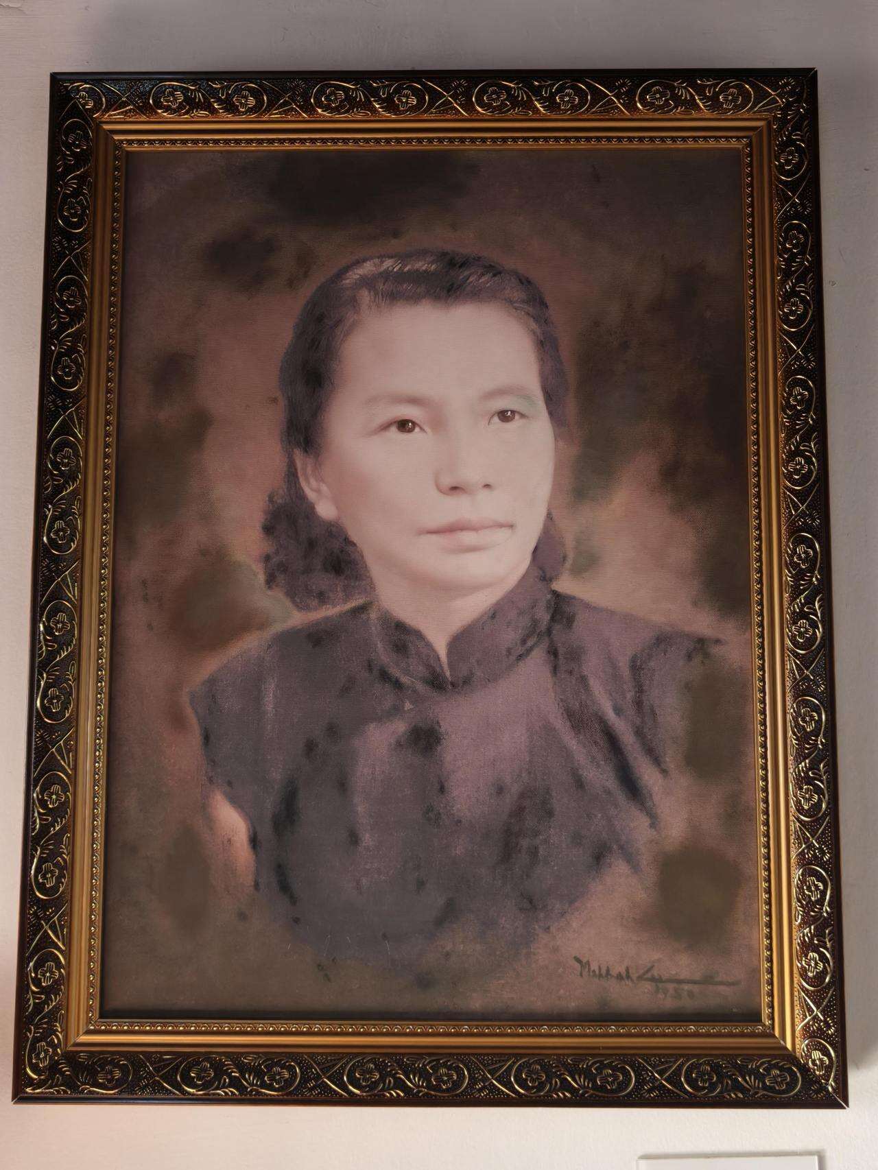 朱枫烈士像(复制品)1951年画于上海 原件由烈士儿子朱明提供.jpg