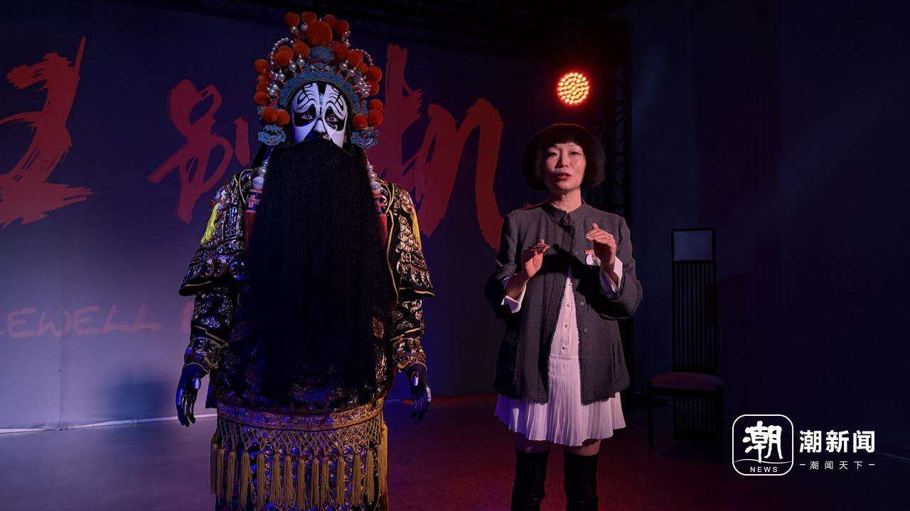 3-2 “学霸01”和导师杨青青。潮新闻记者 吴馥梅 摄.jpg