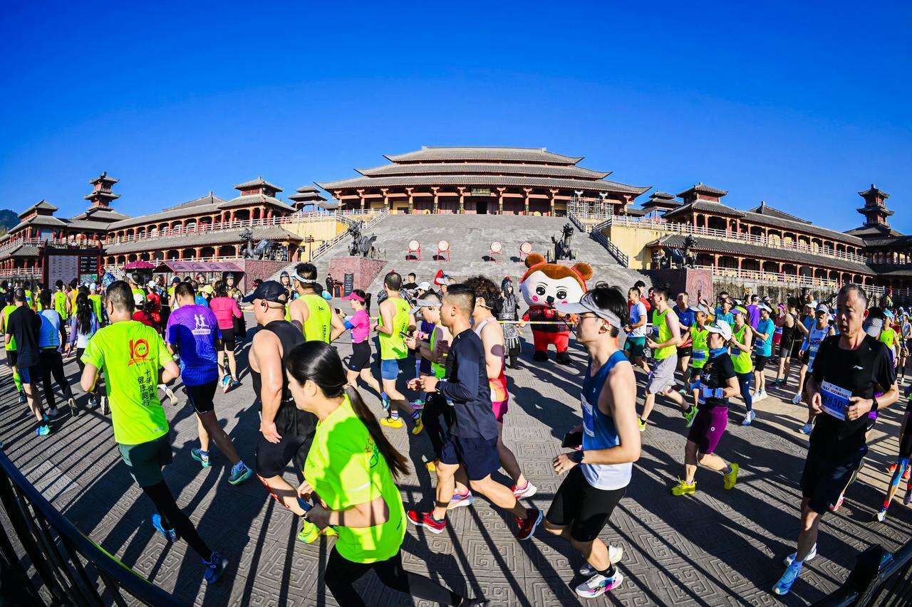 跑进景区。主办方供图 (9).jpg