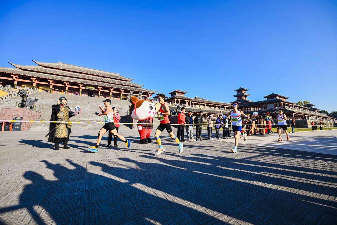 跑进景区。主办方供图 (11).jpg