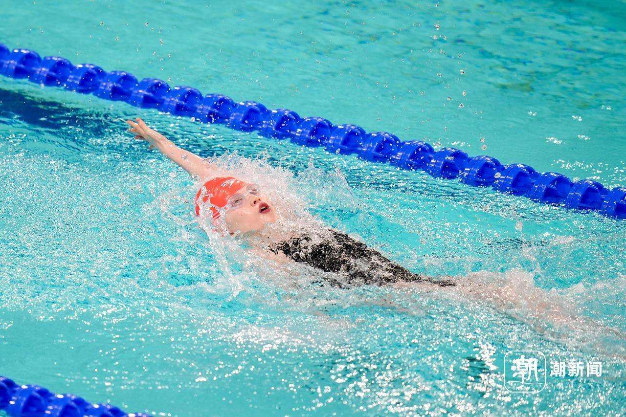 女子100米仰泳S13级决赛,孙以彤以1分17秒35打破全国纪录获得金牌。.jpg