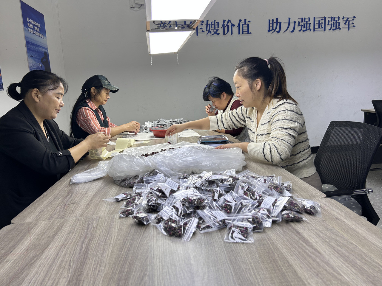 为康达美术做干花材料包.jpg